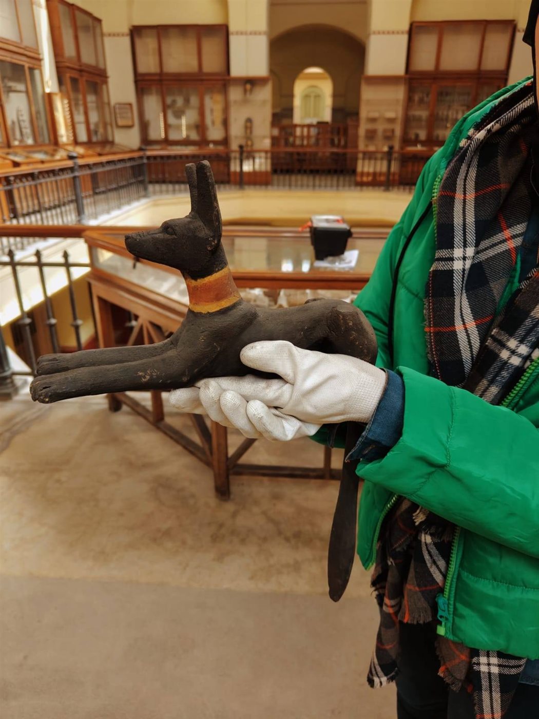 تمثال نادر لـ المعبود أنوبيس