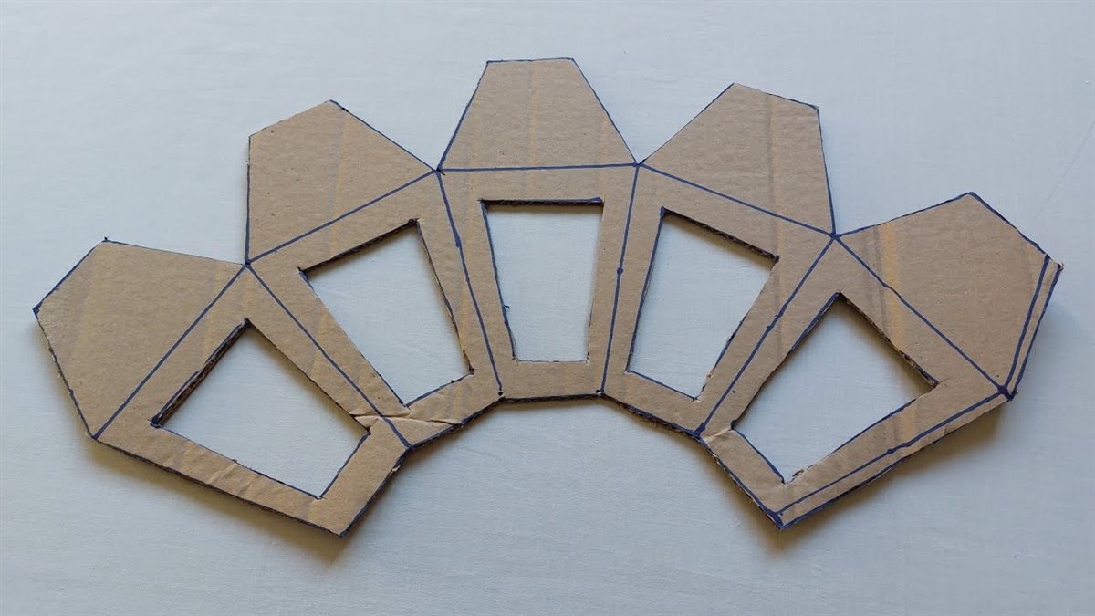 طريقة عمل فانوس رمضان بالكرتون&nbsp;