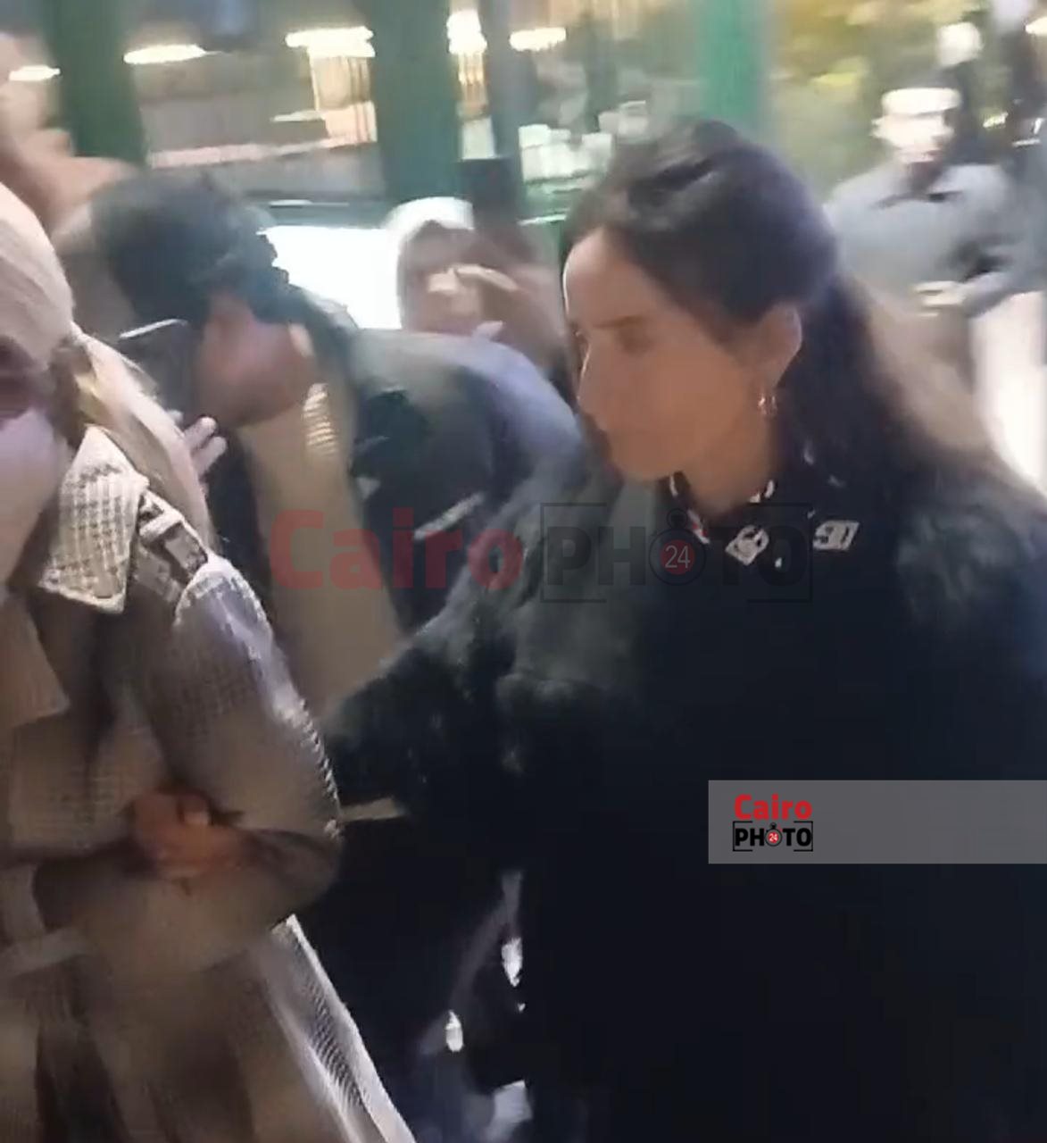 نجوم الفن في عزاء والدة باسم سمرة