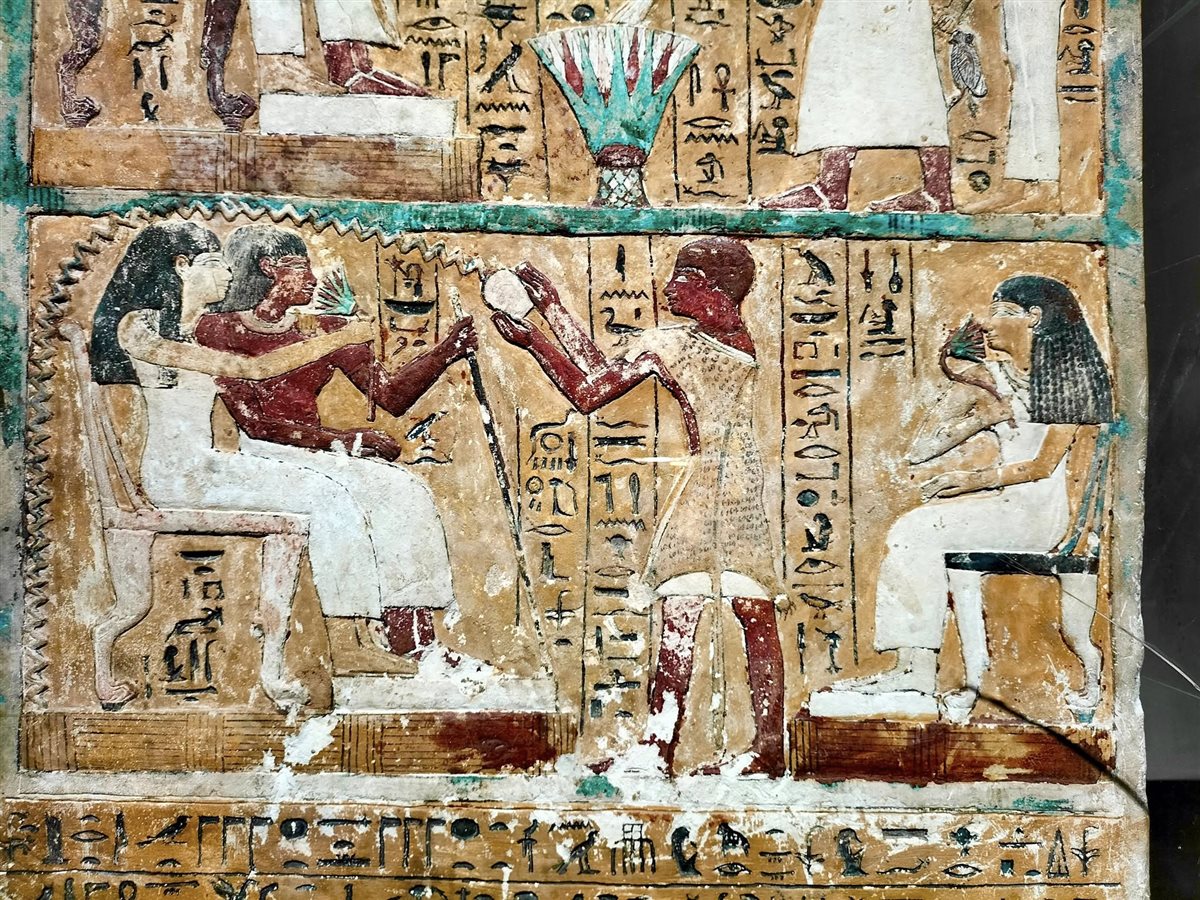 لوحة من الحجر الجيري تعود إلى عهد الملك تحتمس الثالث