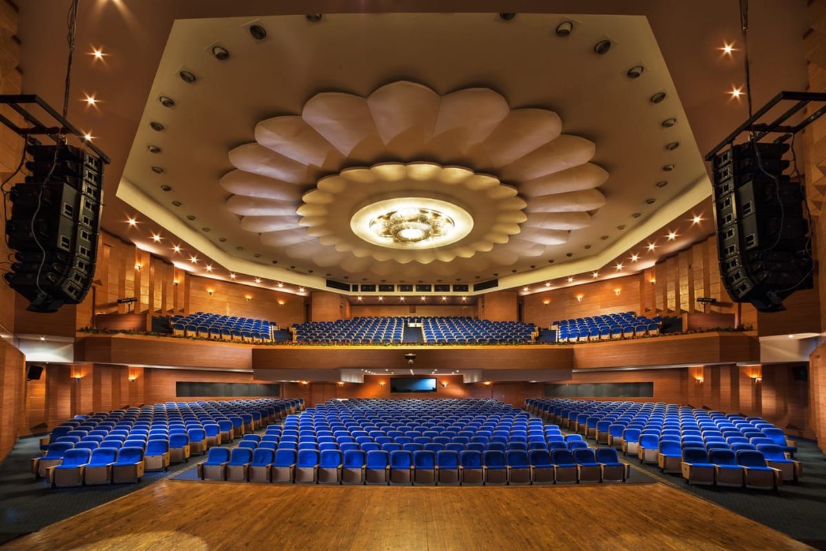 قاعة جامعة مصر للعلوم والتكنولوجيا