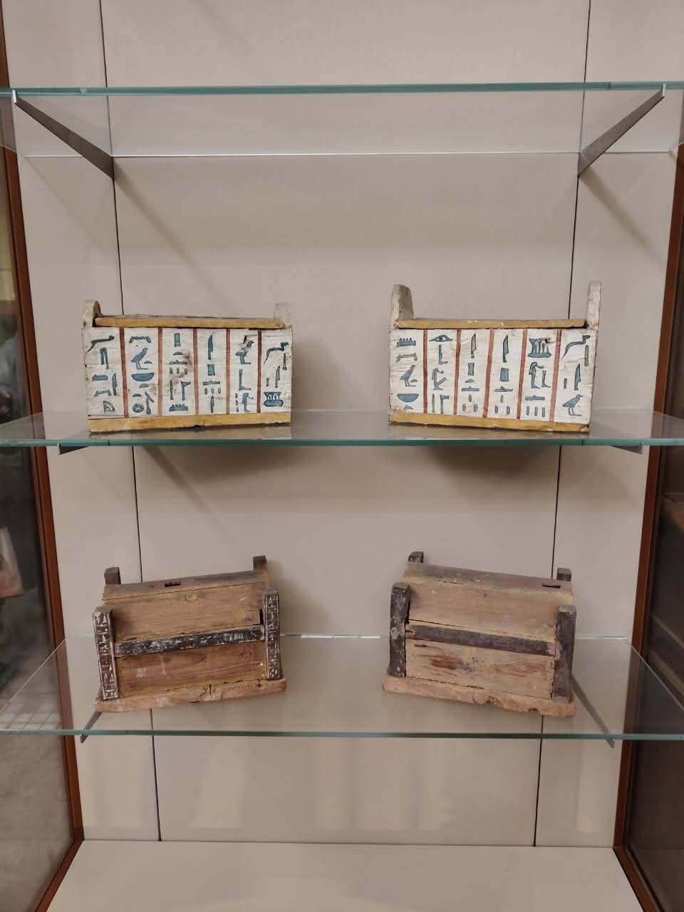 مجموعة من صناديق الأوشابتي