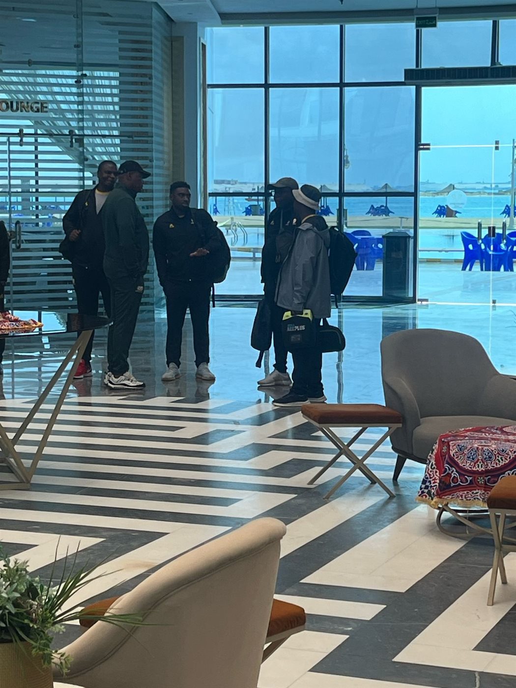 جنوب إفريقيا للمحليين يصل الإسماعيلية استعدادًا لمواجهة المنتخب المحلي