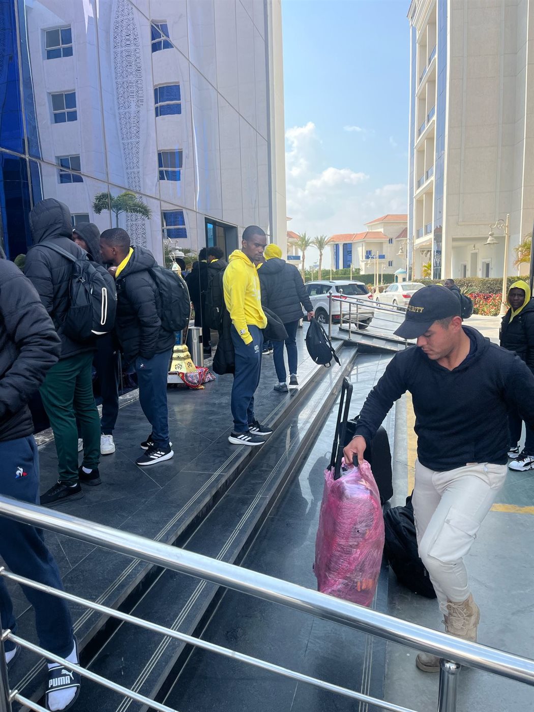 جنوب إفريقيا للمحليين يصل الإسماعيلية استعدادًا لمواجهة المنتخب المحلي