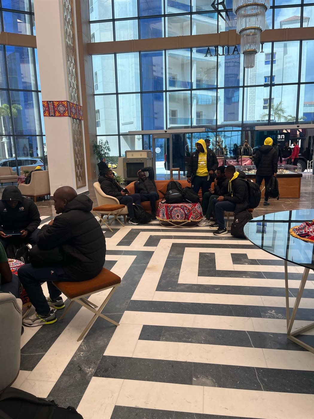 جنوب إفريقيا للمحليين يصل الإسماعيلية استعدادًا لمواجهة المنتخب المحلي