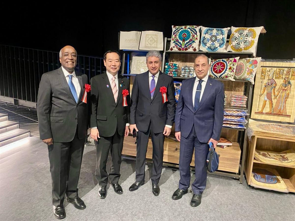 وزير السياحة وعمدة طوكيو يفتتحان معرض رمسيس وذهب الفراعنة 