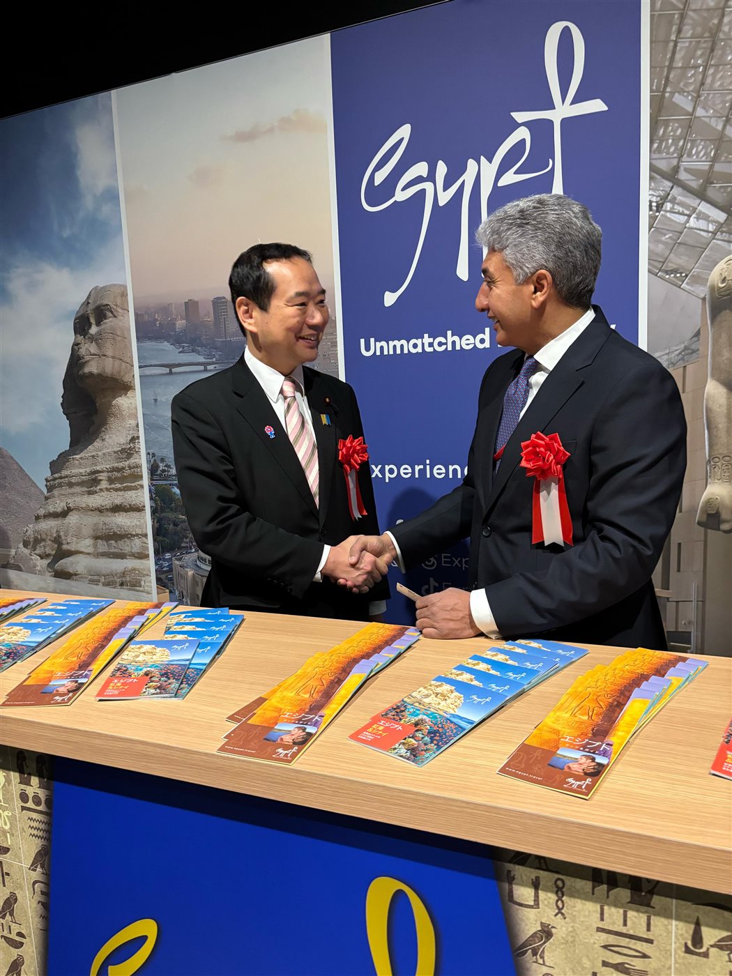 وزير السياحة وعمدة طوكيو يفتتحان معرض رمسيس وذهب الفراعنة 