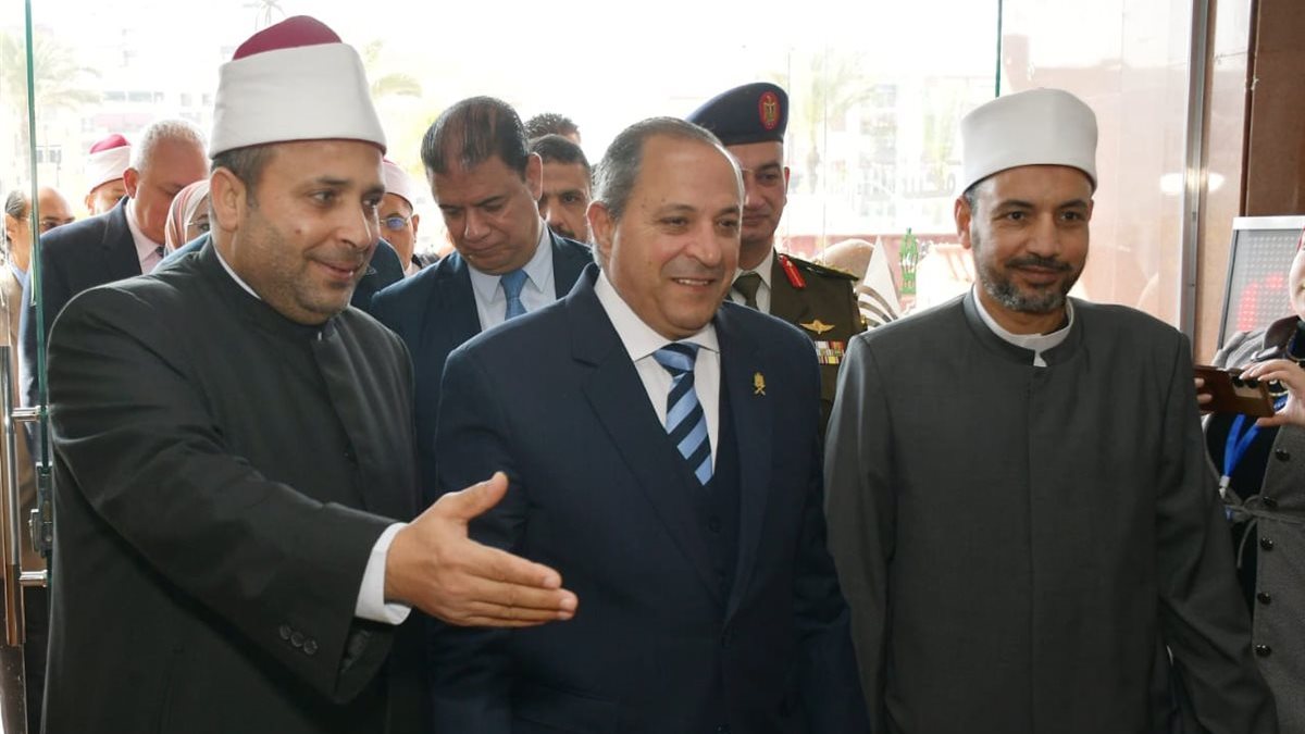 محافظ بورسعيد - قص