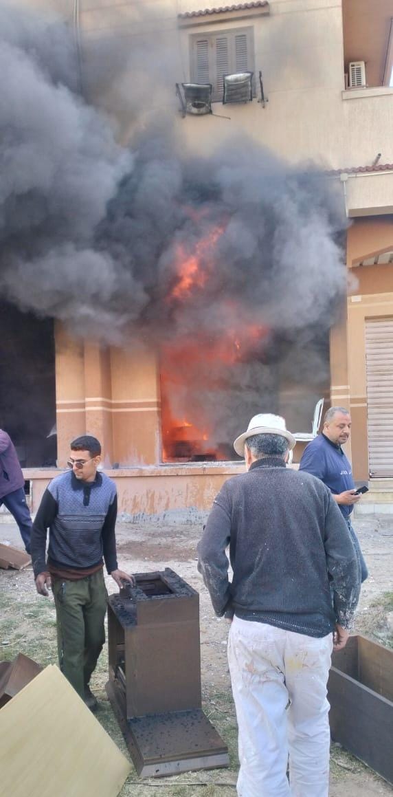 جانب من الحريق