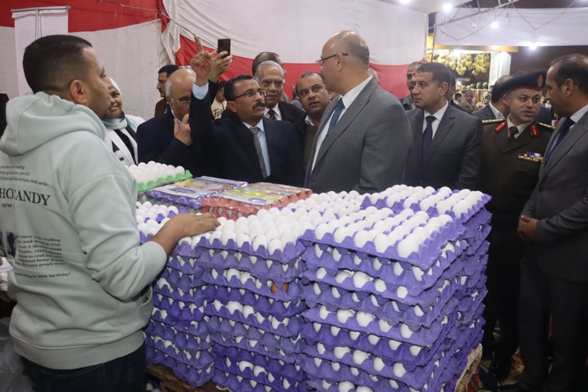 محافظ القليوبيه يفتتح معرضين أهلاً رمضان بمدينتي بنها وكفر شكر لبيع السلع الغذائيه بأسعار مخفضة