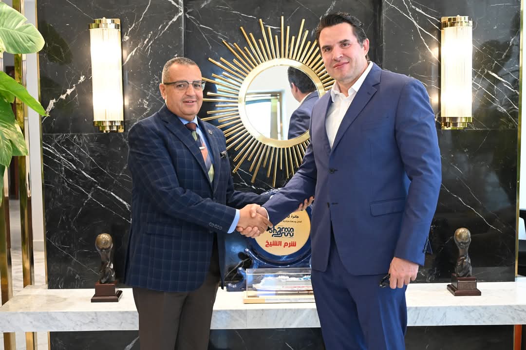 محافظ جنوب سيناء يستقبل أحد المستثمرين بشرم الشيخ 