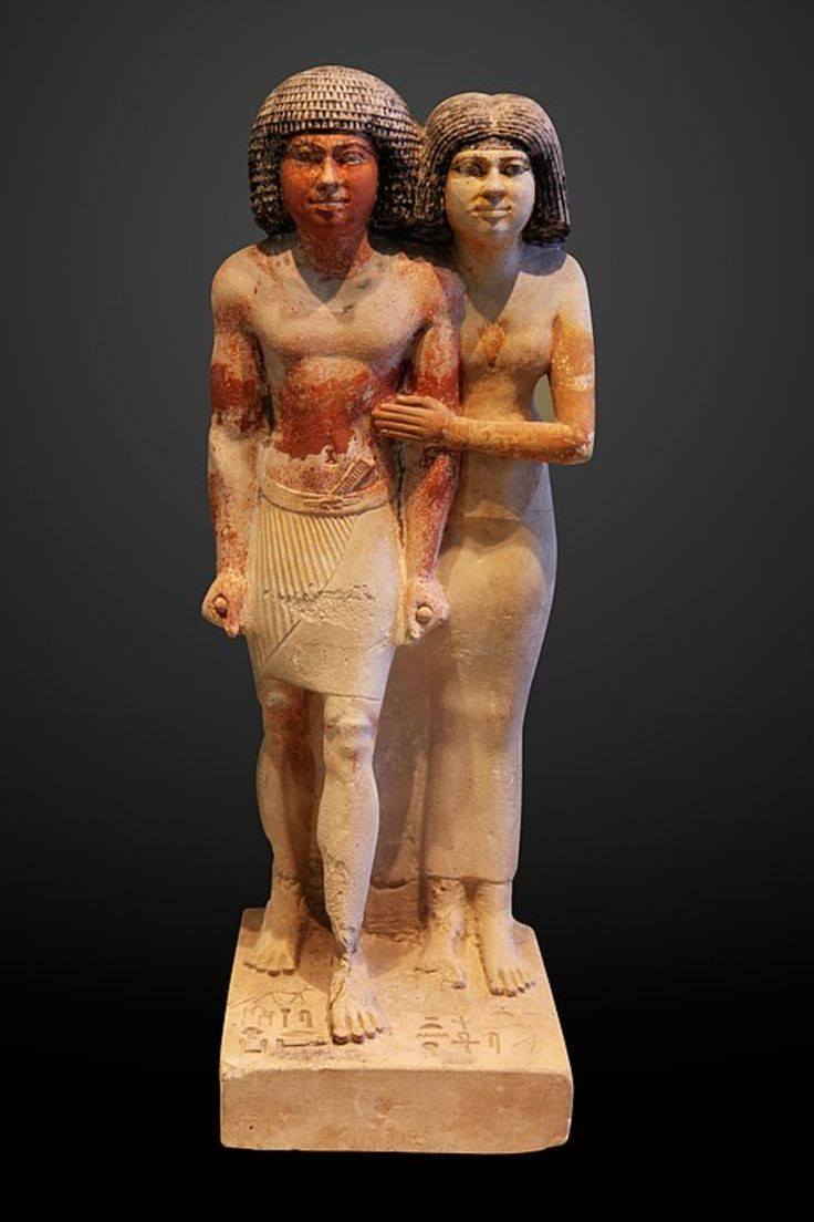 مجموعة من تماثيل الأفراد في مصر القديمة