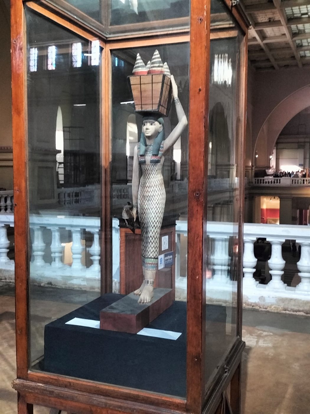  تمثال حاملة القرابين