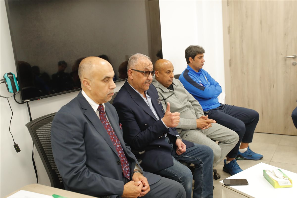 رئيس نادى البنك الأهلى يُحفز الجهاز الفنى واللاعبين قبل مواجهة غزل المحلة فى كأس مصر