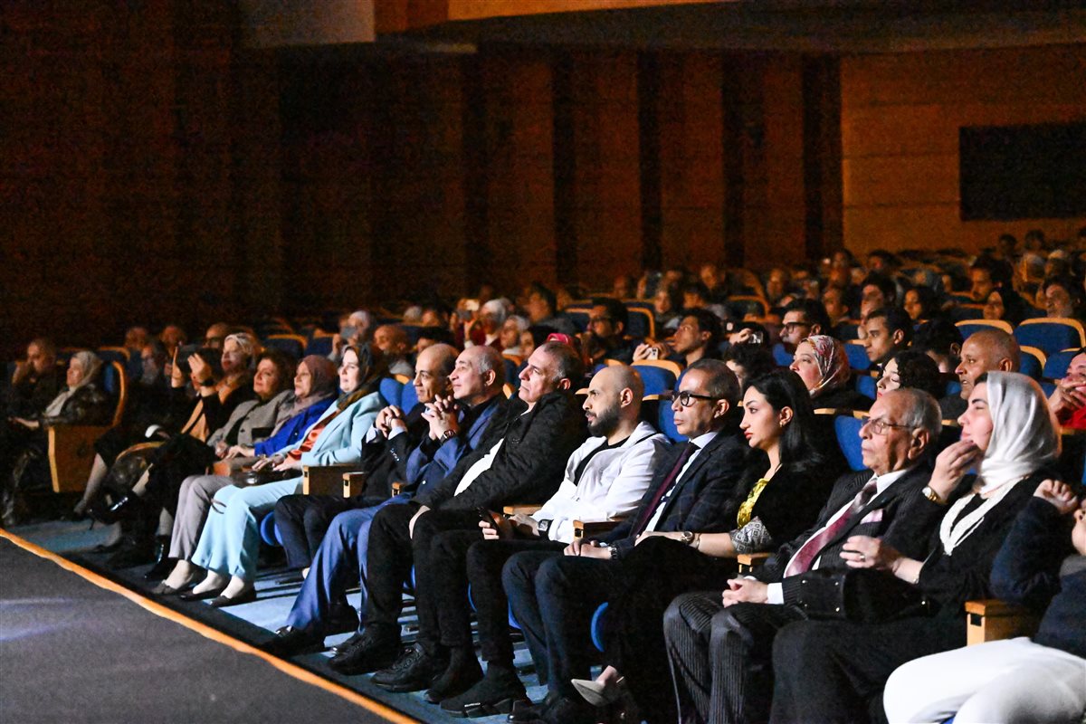 أحمد العمرى يُضيء مسرح أوبرا جامعة مصر للعلوم والتكنولوجيا بليلة روحانية استثنائية