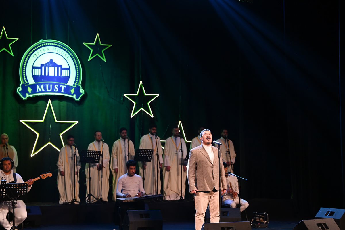 أحمد العمرى يُضيء مسرح أوبرا جامعة مصر للعلوم والتكنولوجيا بليلة روحانية استثنائية