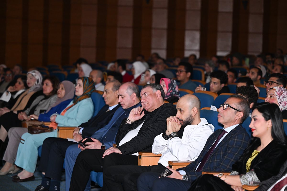 أحمد العمرى يُضيء مسرح أوبرا جامعة مصر للعلوم والتكنولوجيا بليلة روحانية استثنائية