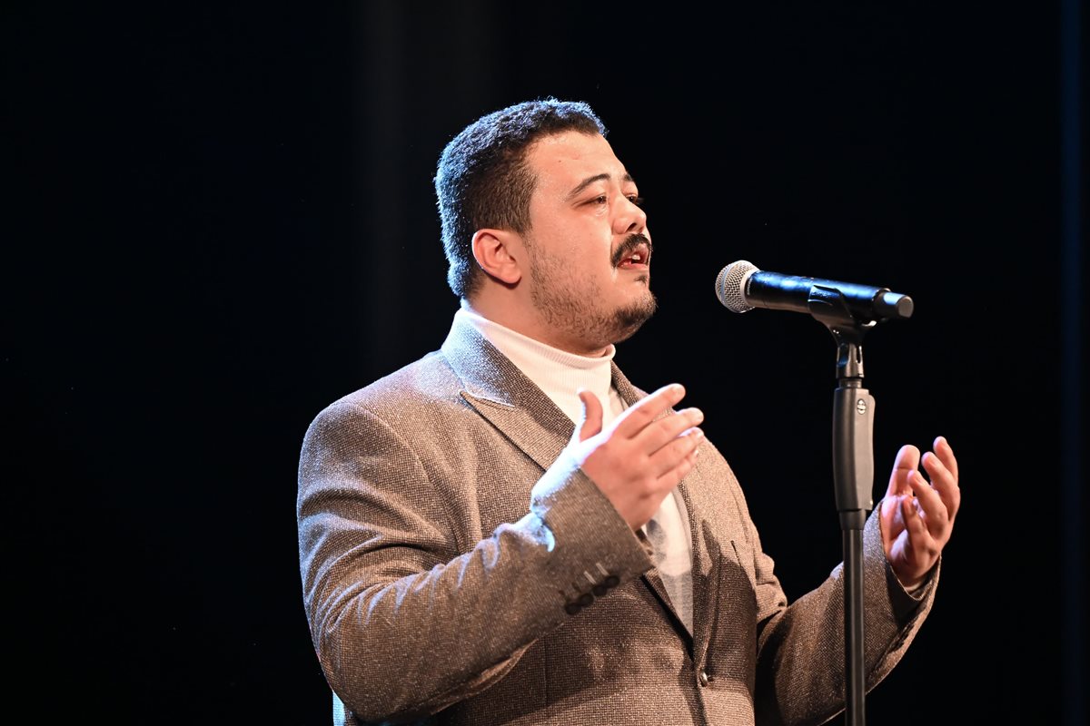 أحمد العمرى يُضيء مسرح أوبرا جامعة مصر للعلوم والتكنولوجيا بليلة روحانية استثنائية