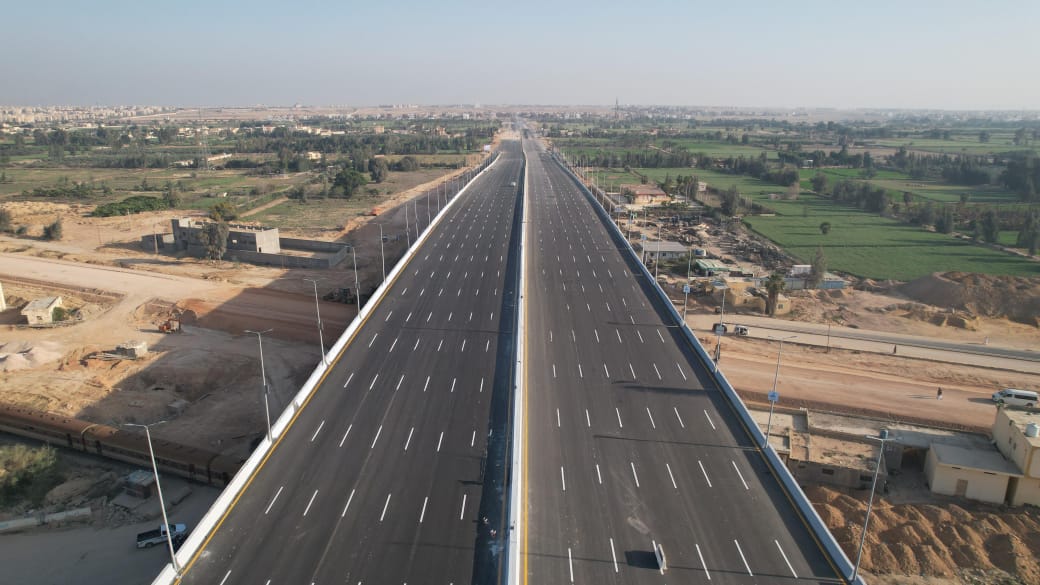 أحدث صور لـ محور تقاطع طريق حسن علام مع مسار القطار السريع في مدينة برج العرب بالإسكندرية