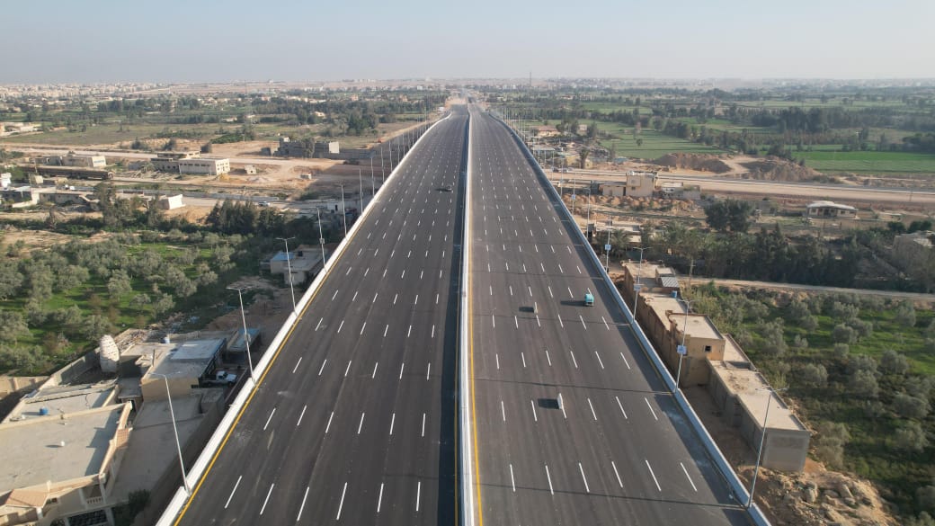 أحدث صور لـ محور تقاطع طريق حسن علام مع مسار القطار السريع في مدينة برج العرب بالإسكندرية