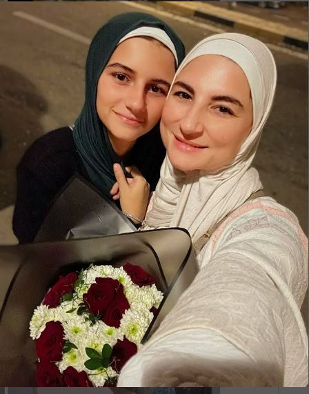 فدوى مواهب مع ابنتها