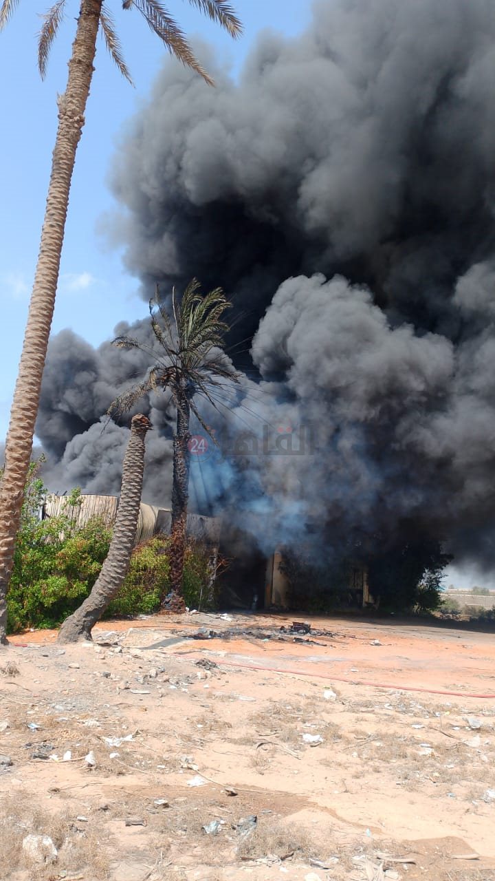 حريق مصنع للكيماويات بالشرقية (2)