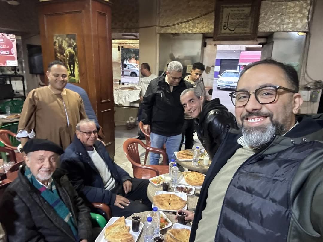 افطار الفنان عبد العزيز مخيون وأصدقائه بدمنهور