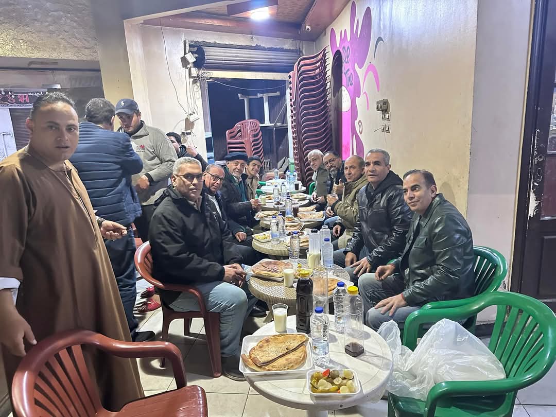 افطار الفنان عبد العزيز مخيون وأصدقائه بدمنهور