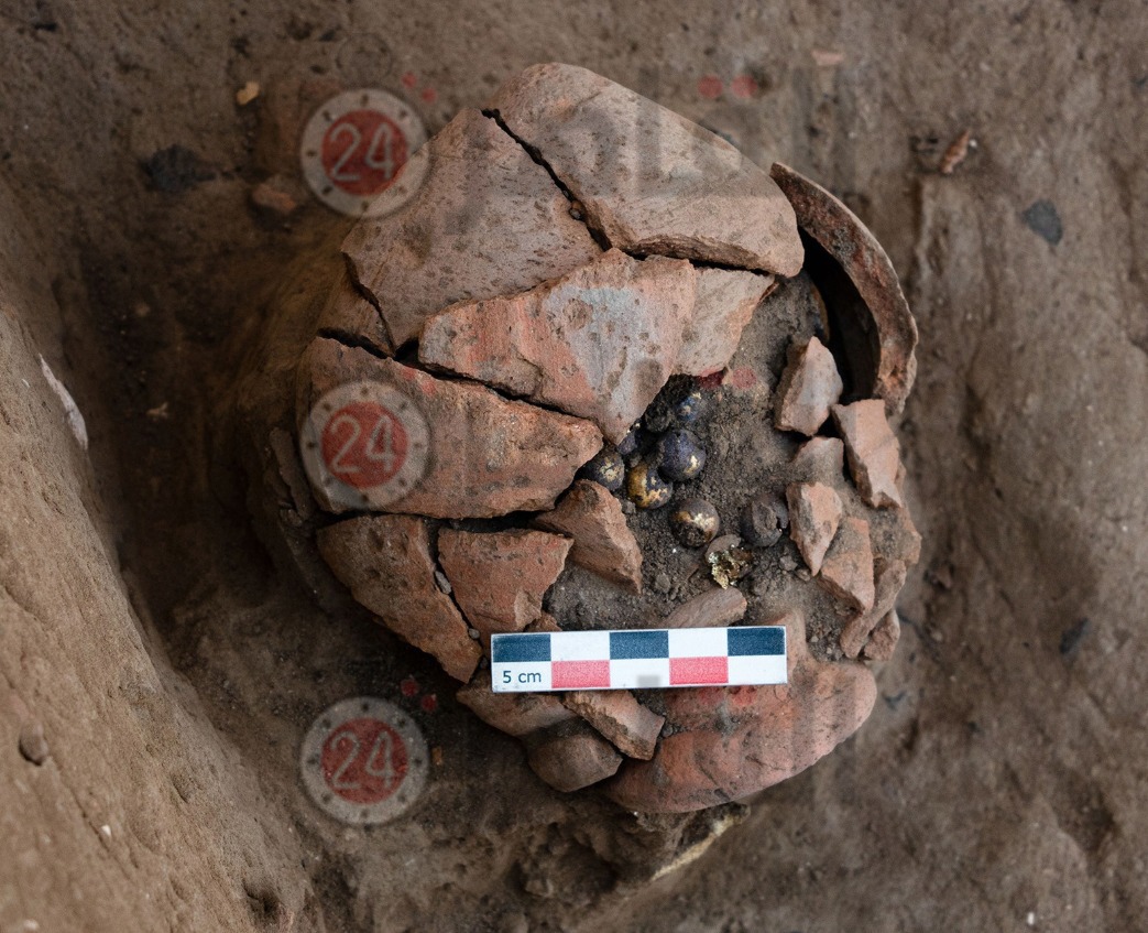  الآنية الفخارية المُكتشفة في معابد الكرنك 