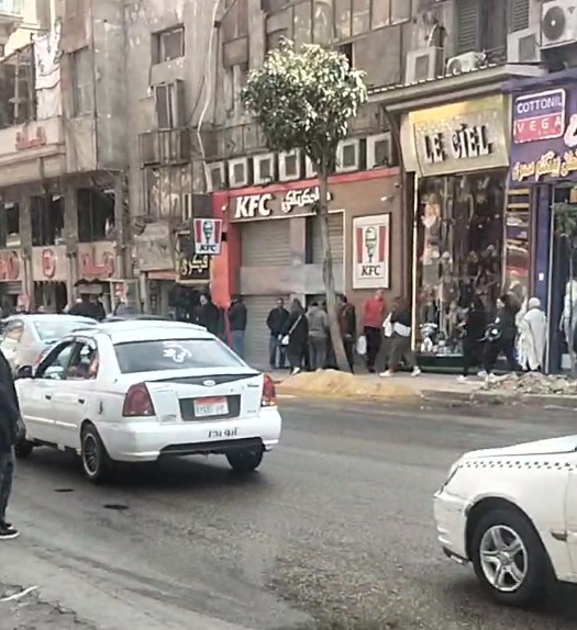 السيطرة على حريق نشب داخل فرع كنتاكي بمنطقة عابدين