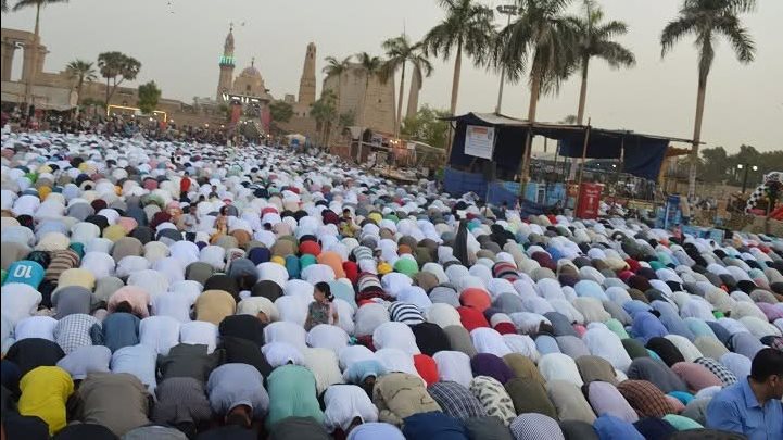 لماذا تُصلى صلاة العيد في الخلاء؟