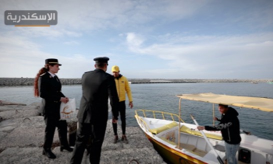 الداخلية توزع وجبات إفطار على المواطنين بالشوارع