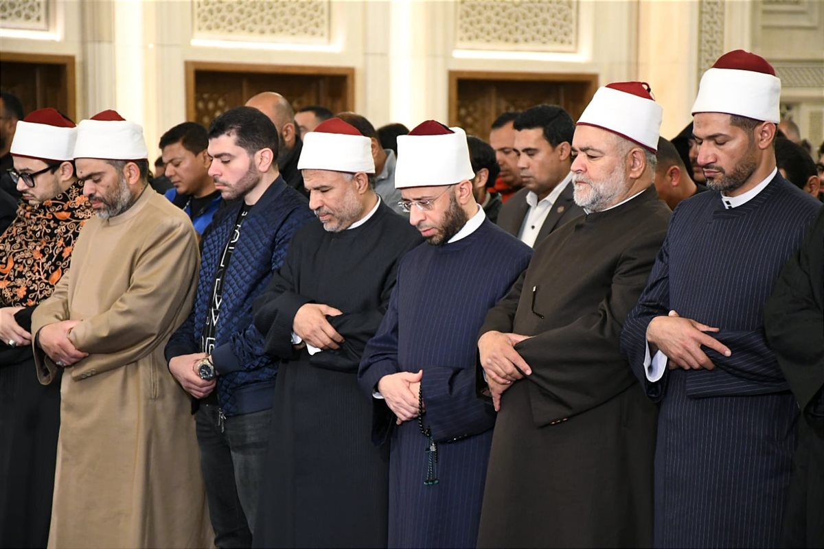 مساجد مصر تتزين بالمصلين في ليلة السابع والعشرين من رمضان