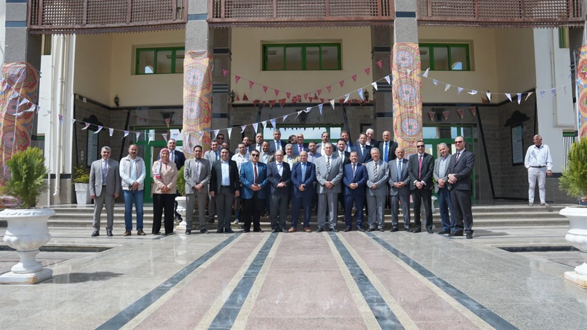 نقابة المحامين تسلم أرض نادي سوهاج (3)