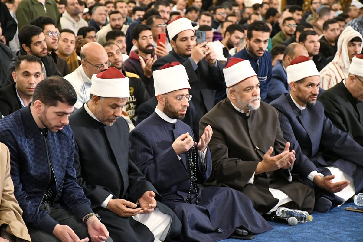 مساجد مصر تتزين بالمصلين في ليلة السابع والعشرين من رمضان