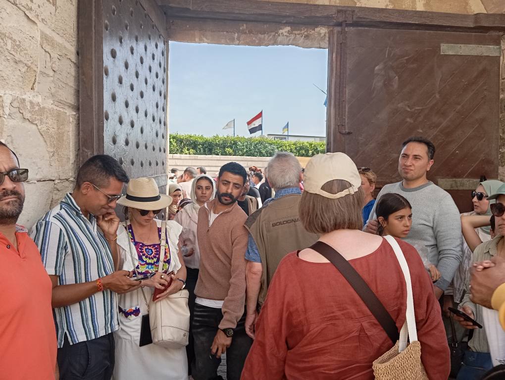 إقبال كبير من العرب والأجانب على زيارة قلعة قايتباي بالإسكندرية