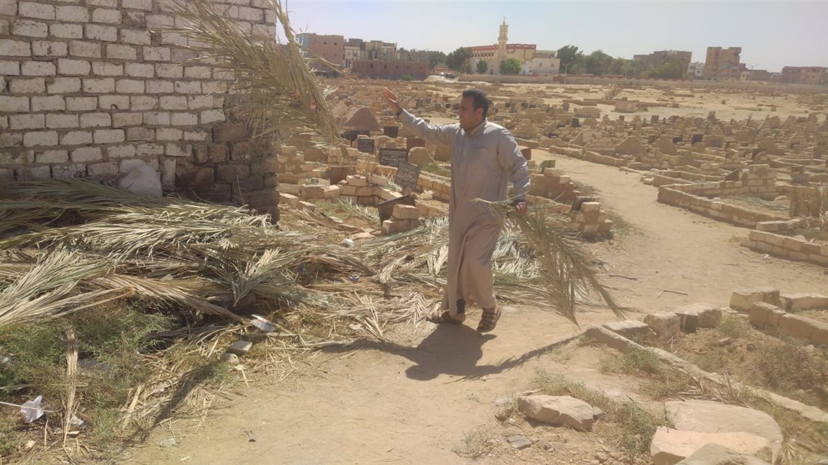 حملة لنظافة مقابر الخارجة