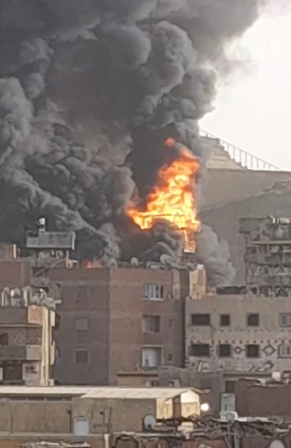 جانب من الحريق