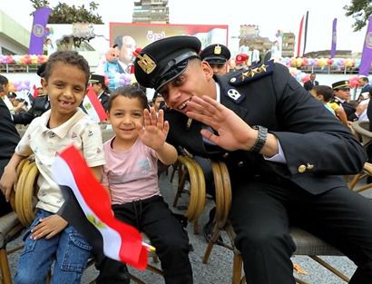 الداخلية تُشارك الأطفال الأيتام الإحتفال بيوم اليتيم (1)