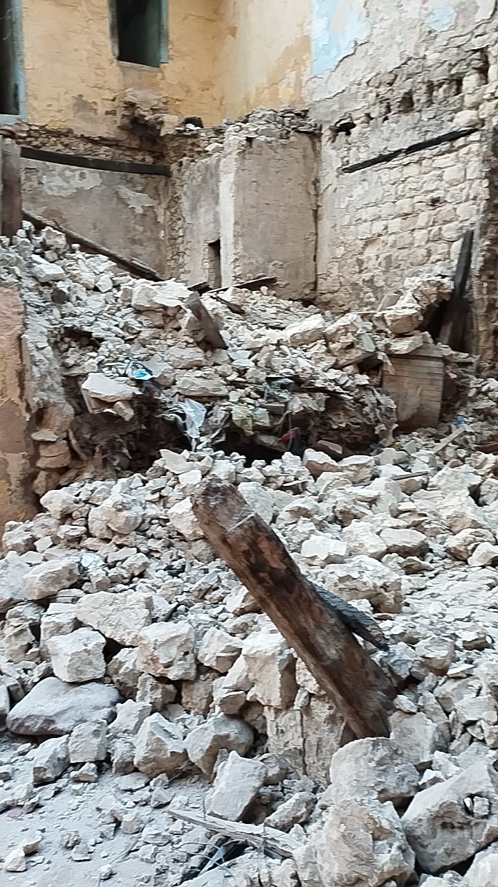 صور العقار المنهار 