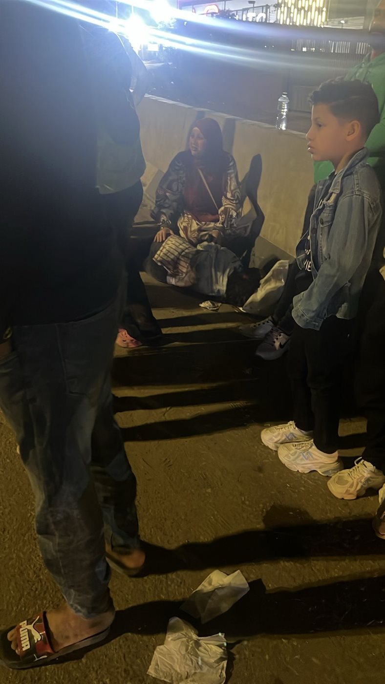 إصابة فتاة ووالدتها أثناء عبورها الطريق الدائري بالمرج