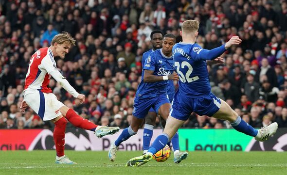 كيفية مشاهدة البث المباشر لمباراة أرسنال وإيفرتون في الدوري الإنجليزي