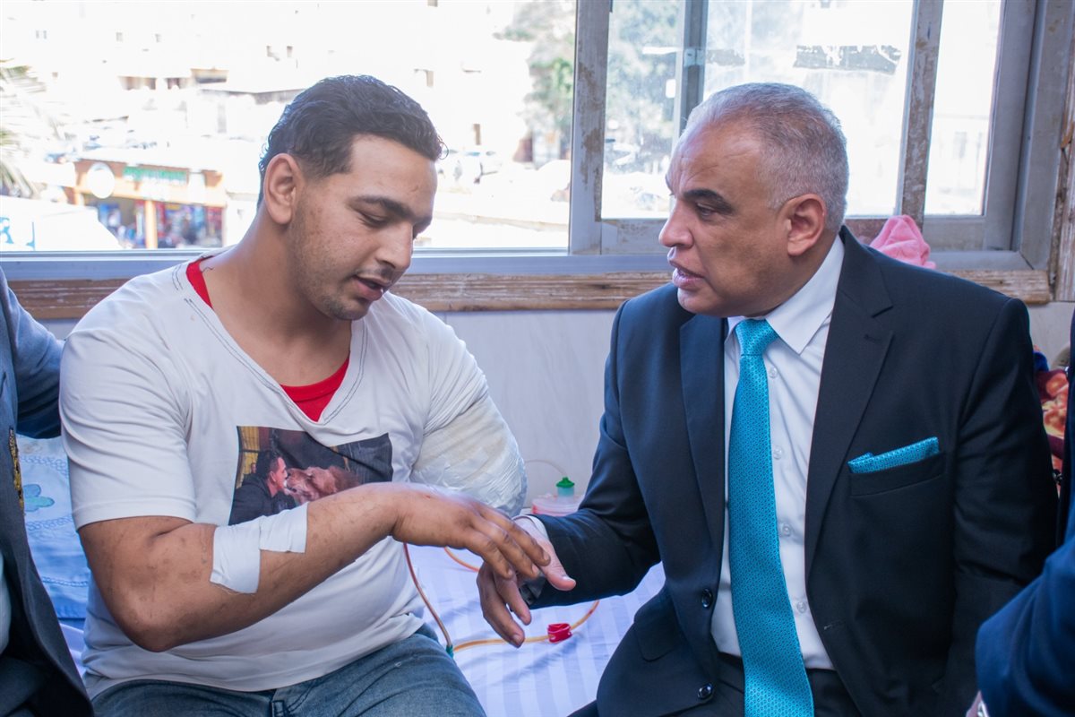 رئيس جامعة طنطا يتابع الحالة الصحية لـ مصاب السيرك