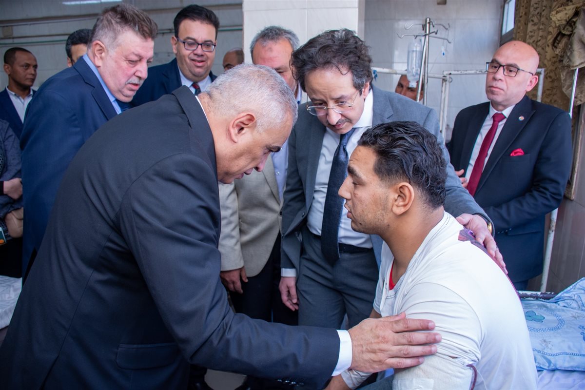 رئيس جامعة طنطا يتابع الحالة الصحية لـ مصاب السيرك