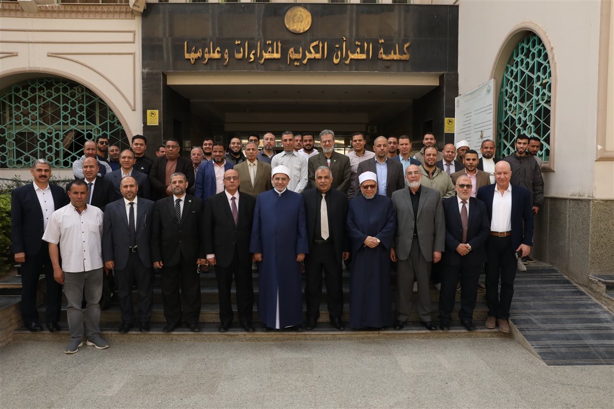 رئيس جامعة الأزهر يتابع حضور وانصراف الطلاب إلكترونيًّا من خلال جهاز البصمة