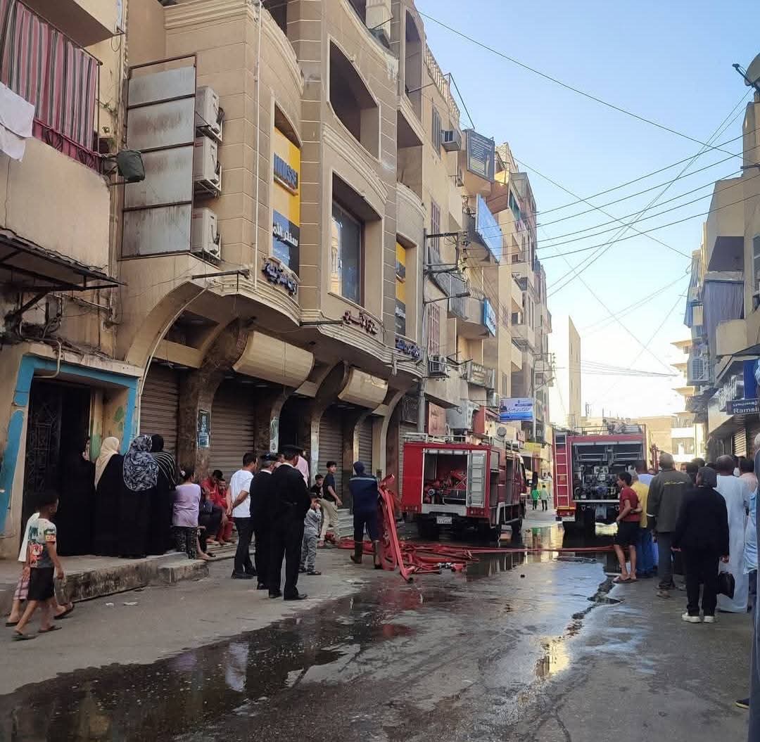 حريق هائل اعلى سنتر تجاري بالأقصر