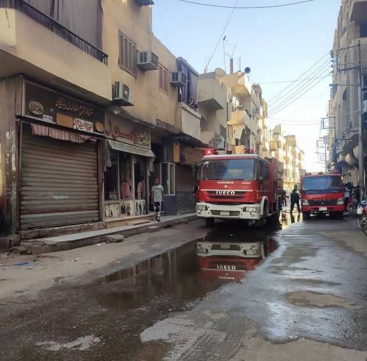 حريق هائل اعلى سنتر تجاري بالأقصر