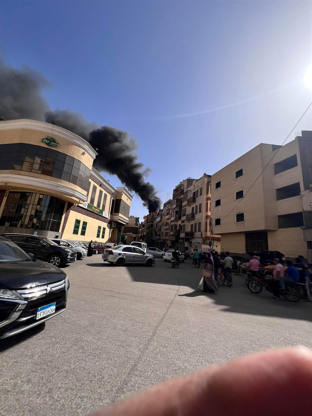 حريق هائل اعلى سنتر تجاري بالأقصر