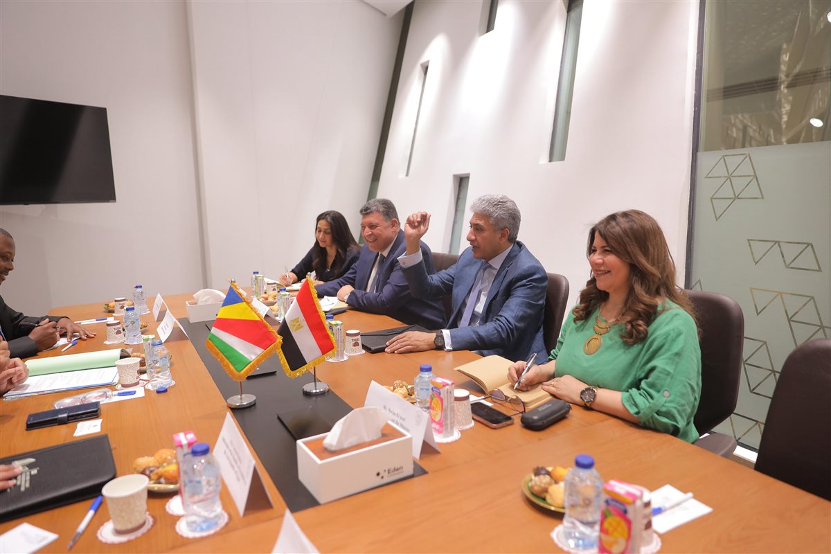 وزير السياحة يبحث مع وزير الخارجية بسيشل آليات جذب السائحين إلى المقصد السياحي المصري