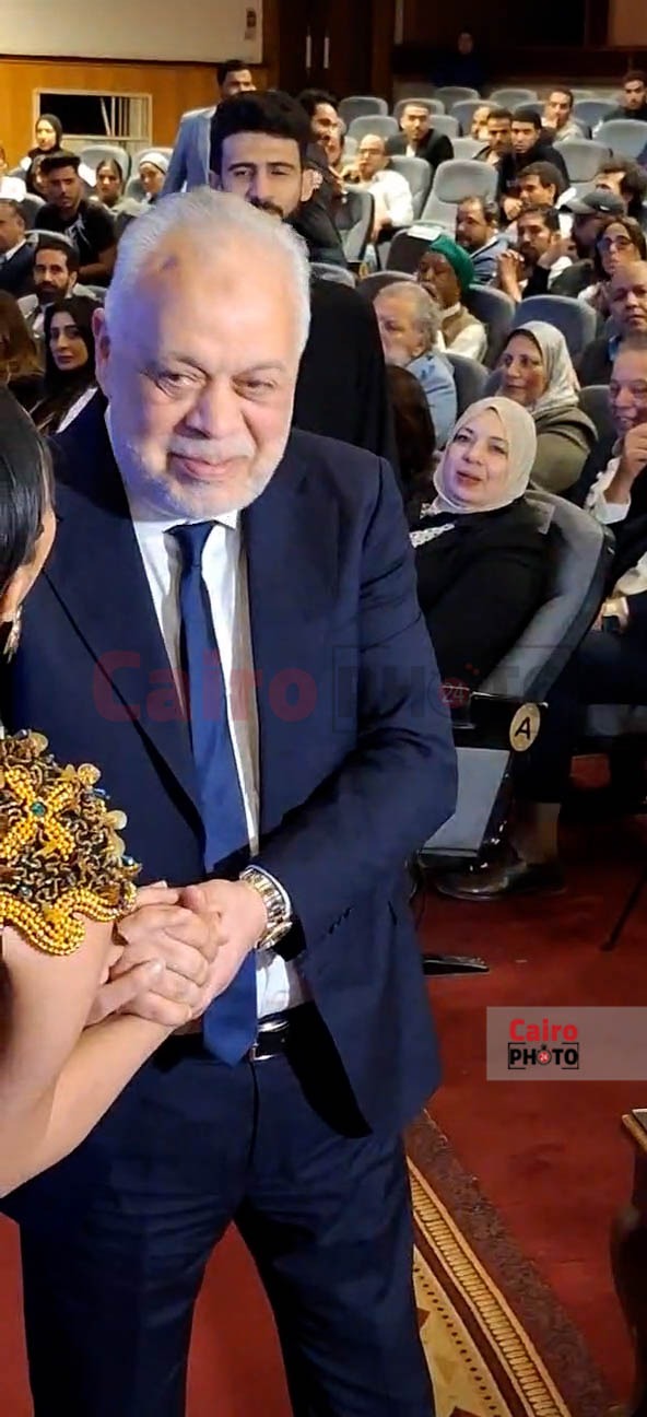 بكاء ماجدة زكي وأشرف زكي وروجينا في مهرجان الفضاءات المسرحية